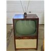 Image 4 : vintage traveler TV works for short periods with rabbit ears