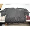 Image 8 : 3 Men's shirts - 2 button up & Harley Davidson XL tee