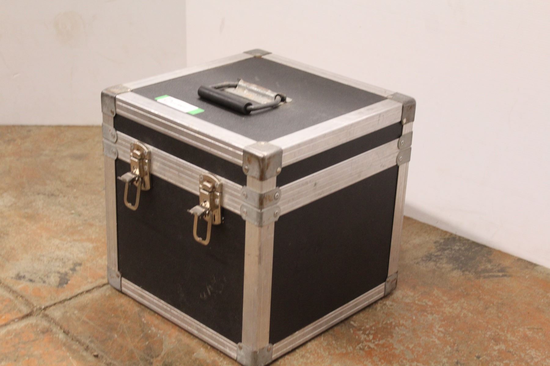 Square Machine Case * Square Carrying Case With Handle - Bodnarus Auctioneering