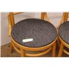 Image 2 : * (4) Wooden Chairs With Upholstered Seats