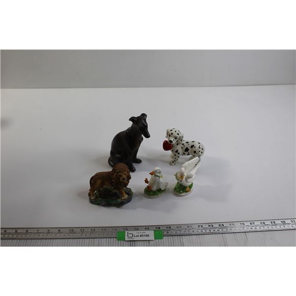 (5) Figurines