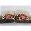 Image 3 : (1) Pair Vintage First Nations Moccasins - Beading is intact Size 8, Real Fur. Likely West Coast