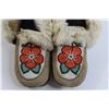 Image 5 : (1) Pair Vintage First Nations Moccasins - Beading is intact Size 8, Real Fur. Likely West Coast