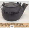 Image 2 : LOT OF 3 - CAST IRON KETTLE & PANS