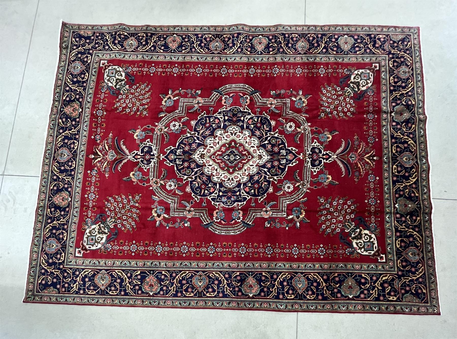 TABRIZ OPEN FIELD PATTERN PERSIAN AREA RUG