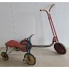 Image 1 : LOT OF 2 - CHILDREN'S TRICYCLE & SCOOTER