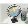 Image 2 : LOT OF 2 GLOBES BLUE & GREY