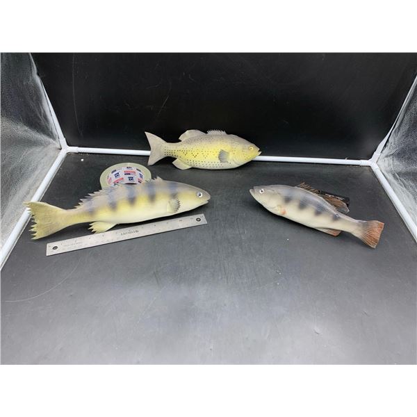 Lot of 3 Plastic Fish