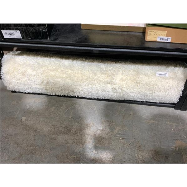 White shag area rug 4'x6'
