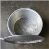 Image 2 : 24 INCH DIAMETER COMMERCIAL ALUMINUM STOCK POT  WITH LID, LID IS BENT