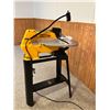 Image 1 : DeWalt 20" Scroll Saw with Stand (Tested)