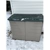 Image 1 : Rubbermaid Storage Box