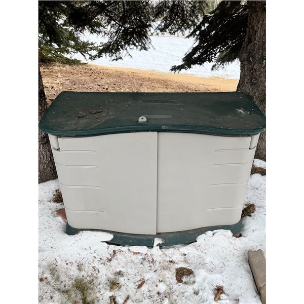 Rubbermaid Yard Storage Bin