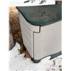 Image 3 : Rubbermaid Yard Storage Bin