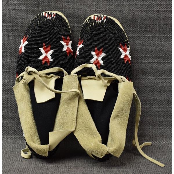 PLAINS INDIAN MOCCASINS