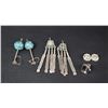 Image 11 : COLLECTION OF ITEMS