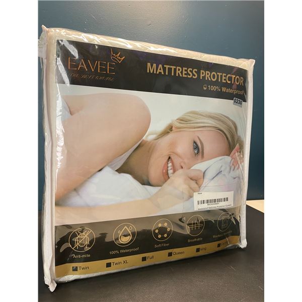 Lot of 1 Eavee Queen Size Waterproof Matress Protector - Brand New