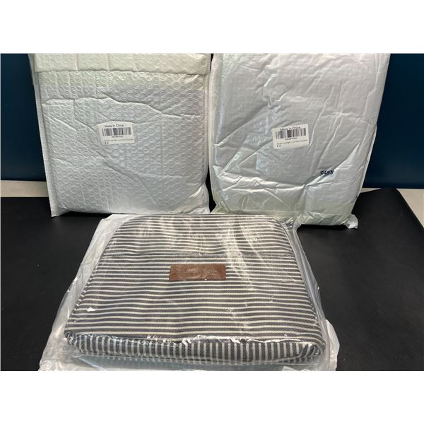 Lot of 3 Insulated Lunch Bags