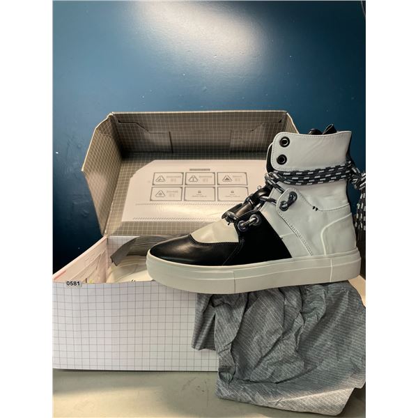 Lot of 1 Pair of J75 Men's Stryder Oversized High-Top Sneakers - Black/White - Size 9