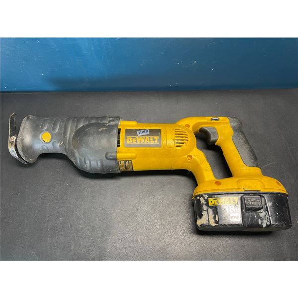 Lot of 1 Dewalt Reciprocating Saw - Used/Powers On