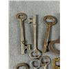 Image 2 : 11 Antique Skeleton Keys