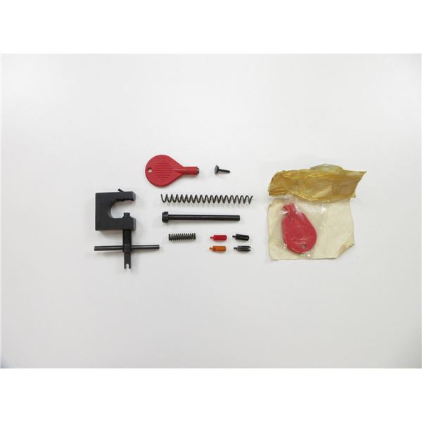 SKS 7.62X39MM TOOLS AND PARTS LOT