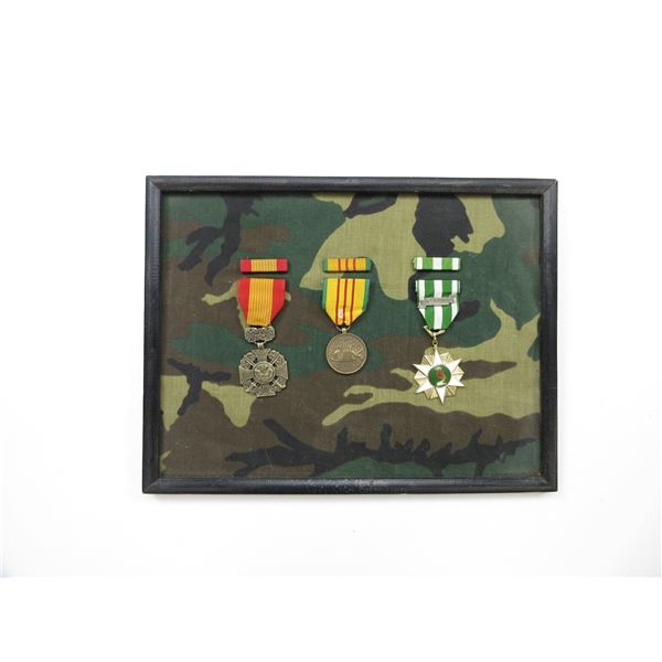 ASSORTED VIETNAM WAR MEDAL LOT