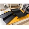 Image 2 : LOT DE 4 TABLETTES POUR RÉFRIGÉRATEURS EN MÉTAL -2 NIVEAUX 19.5"x15"