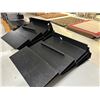 Image 2 : LOT DE 10 TABLETTES POUR RÉFRIGÉRATEURS EN PLASTIQUE - 3 NIVEAUX 29"x 24"