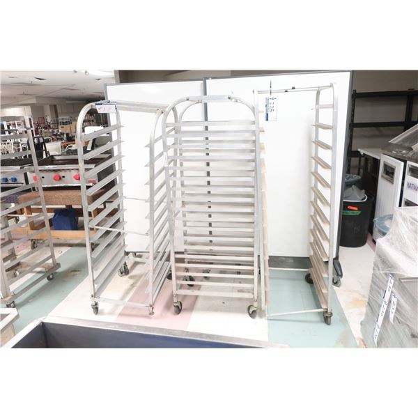 LOT:3 ECHELLES À PÂTISSERIE MOBILE (MANQUE 1-ROUE CHAQUE)