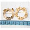 Image 1 : PAIR GOLD TONE BROOCHES