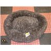 Image 1 : NEW PLUSH DARK GREY OVAL PET BED WITH NON SLIP