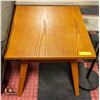 Image 2 : VINTAGE PALLISER WOOD END TABLE 22" X 25" X 23"