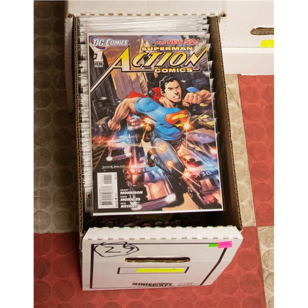 LARGE COMIC BOX MARVEL/DC  200+