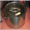 Image 1 : LARGE STOCK POT