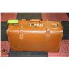 Image 1 : LARGE VINTAGE TRAVELITE LEATHER SUITCASE