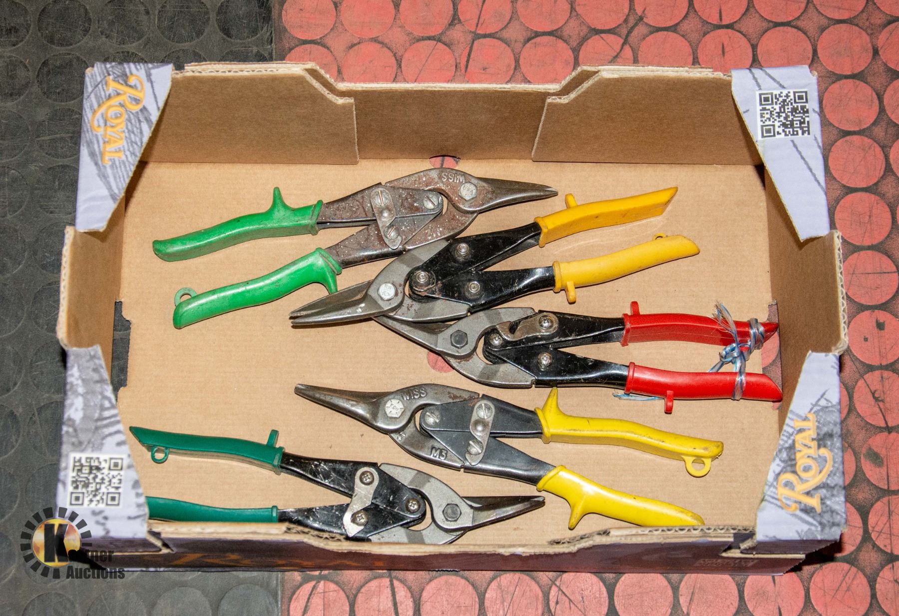 BOX WITH ASSORTMENT OF METAL TIN SNIPS, RH,