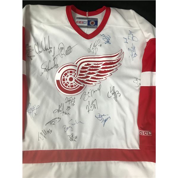 1997 98 DETROIT RED WINGS TEAM SIGNED STANLEY CUP JERSEY HULL 1997 98 detroit red wings team signed stanley cup jersey hull