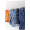 Image 3 : (2) Women's Skirts, Women's Jeans and Place Mats