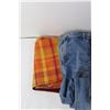 Image 4 : (2) Women's Skirts, Women's Jeans and Place Mats