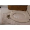 Image 2 : Toilet Seat w/Mounting Hardware