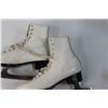 Image 3 : Pair of Women's Skates - Around a Size 6