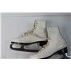Image 4 : Pair of Women's Skates - Around a Size 6