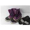 Image 3 : (2) Pairs of Women's Shoes - Size 8, Sorel and Adidas