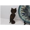 Image 3 : Fabric Owl Design Glass Plate (13" on Stand) - (3) Carved Wood Owls