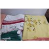 Image 4 : (8) Vintage Tablecloths