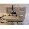 Image 1 : Singer Prelude Sewing Machine-Lights Up