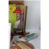 Image 5 : 21-Piece Art Set - Easel, Brushes, Canvas, Wood Palette - NIB