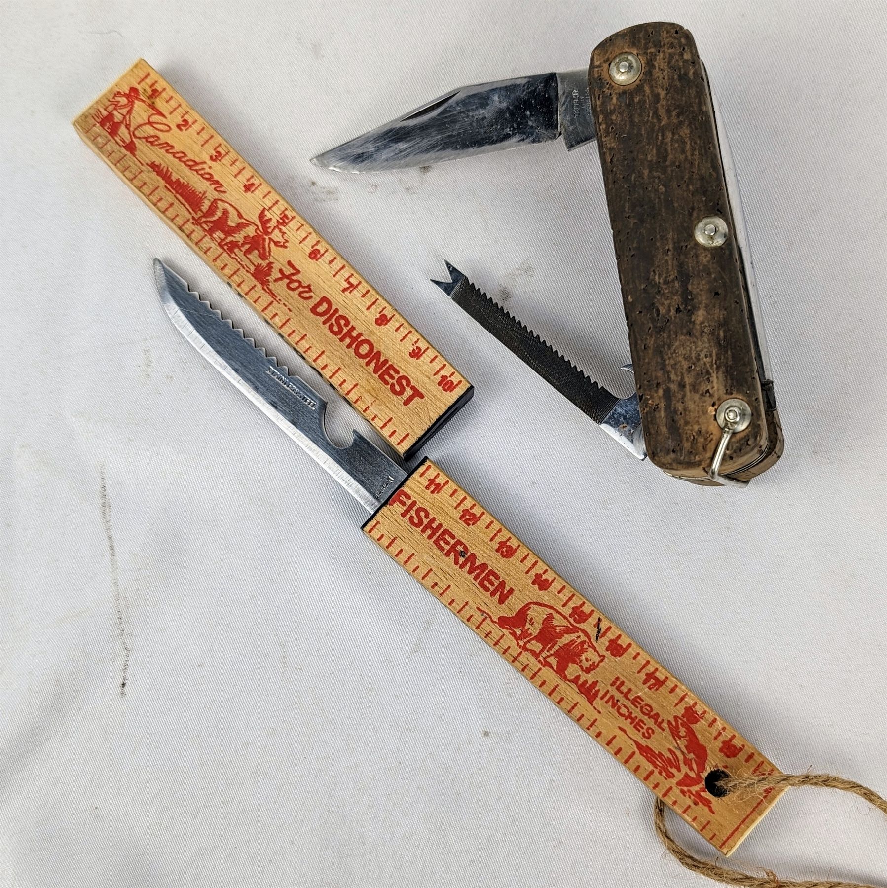 Set of 2 Floating Fishing Knives / Ruler