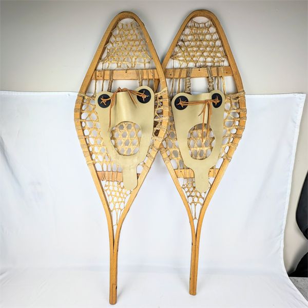 Set of Snowshoes 42" x 14"